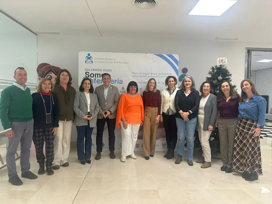 Foto de familia de la reunión entre el CAE y las Sociedades Científicas de Especialidades Enfermeras
