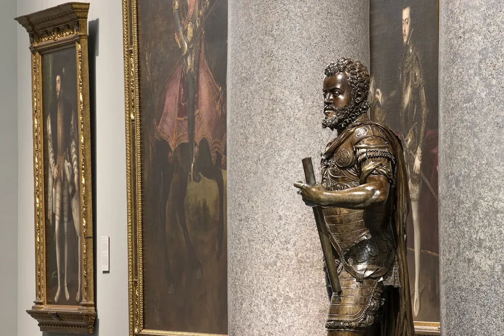 Imagen de la escultura de Felipe II en la Galería Central. Foto © Museo Nacional del Prado.