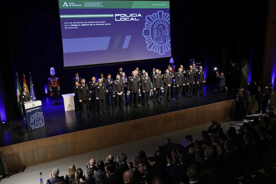 orden-me&769;rito-policia-local-mig6518