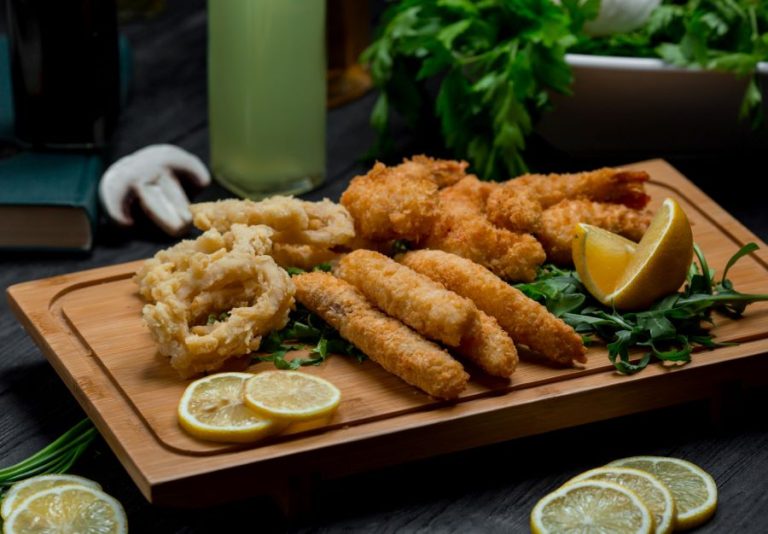 El pescaito frito en Benalmádena como tradición gastronómica andaluza Freiduría La Pimienta