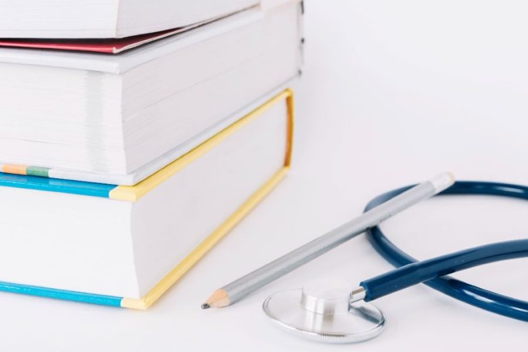 Las traducciones médicas requieren precisión formación específica y revisión profesional constante Judith Goeree Translations & Services