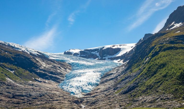 “Los glaciares, agua vital en riesgo”