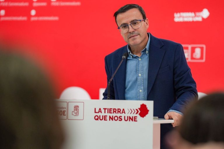 Gallardo dimite como líder del PSOE en Extremadura