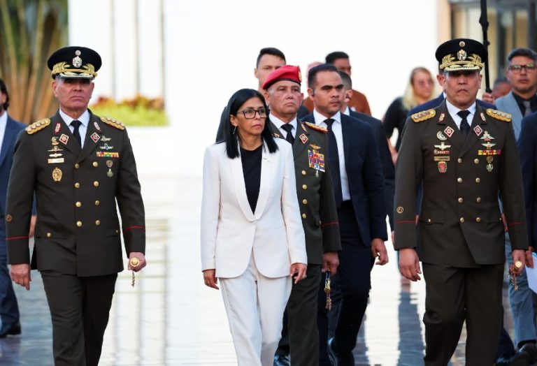 Delcy Rodríguez sigue vetada para entrar en la UE por “socavar” la democracia venezolana