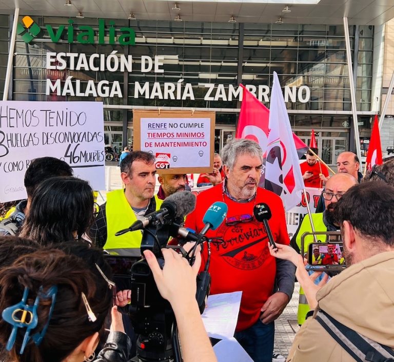 El colectivo ferroviario da una cura de humildad a Puente y sus sindicatos títere