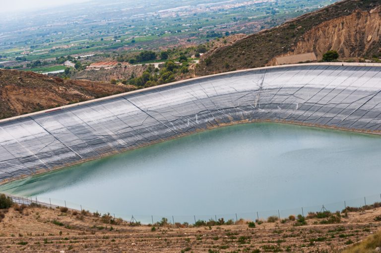 La clave del cultivo tradicional: el llenado de las balsas de agua