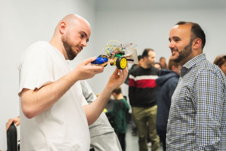 Málaga acoge este jueves la semifinal andaluza de ASTI Robotics Challenge, el mayor desafío de robótica educativa de España
