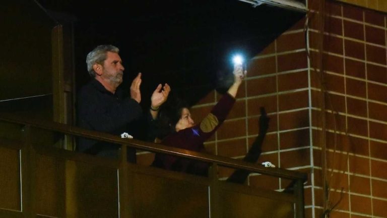 Más de 400 municipios españoles apagan sus luces por la Hora del Planeta