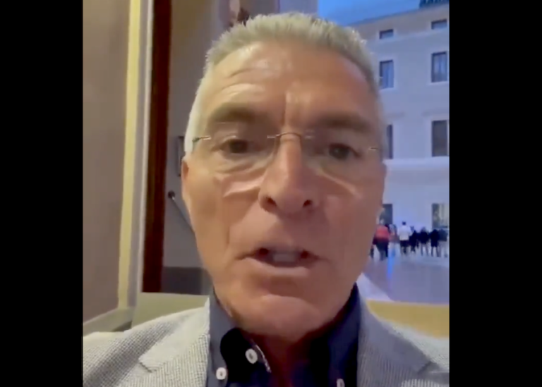 Manolo Sarria denuncia la “privatización” de la Semana Santa de Málaga y desata un amplio debate social