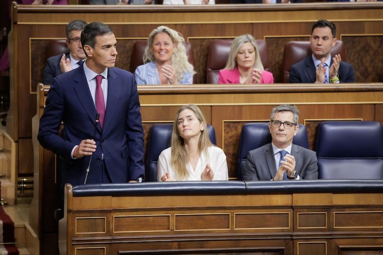El Gobierno avala la legalidad del préstamo a Plus Ultra