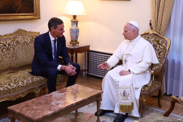 Sánchez y el Papa muestran su sintonía en la Nunciatura Apostólica