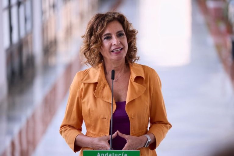 Montero acusa a Moreno de “fraude” en la investidura