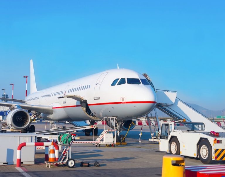 Primera noche de huelga en la limpieza de aviones del aeropuerto de Málaga